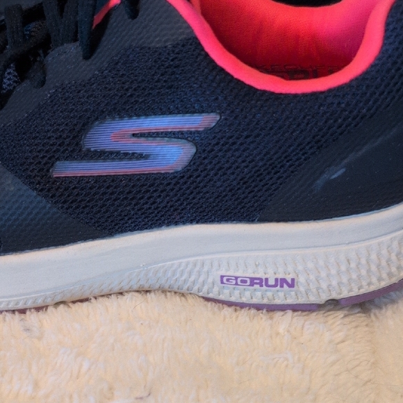 Skechers Black and Pink Athletic Shoes Goga Mat Air Cooled - Picture 3 of 7